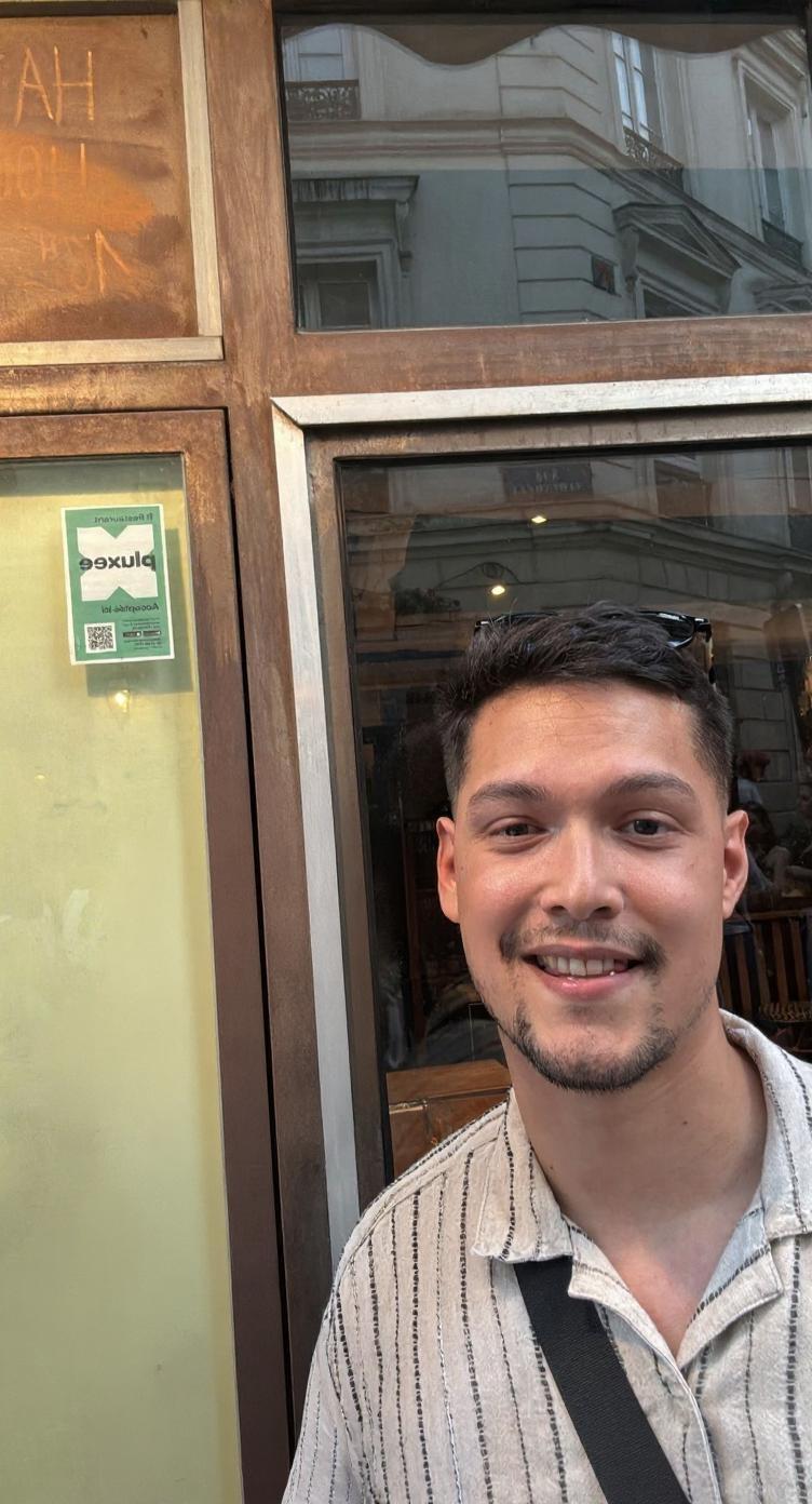 Can you remove the guy on the picture, on the left