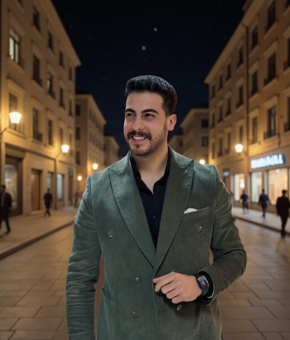 اريد تغير الخلفية ووضع خلفية جميلة ومتناسقة مع الصورة في شارع باب توما بدمشق وليلاً