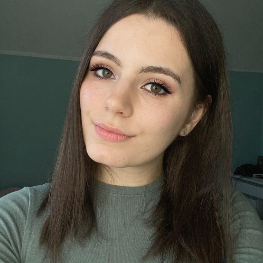 give-her-much-longer-and-thic-eyelashes-qqr5pwq3z7