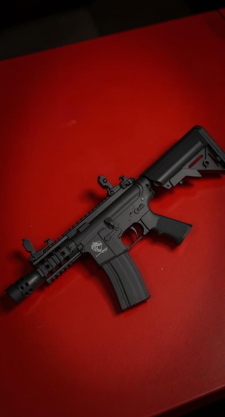 this-gun-in-a-zenithal-shot-on-a-red-4qzocyhiv3