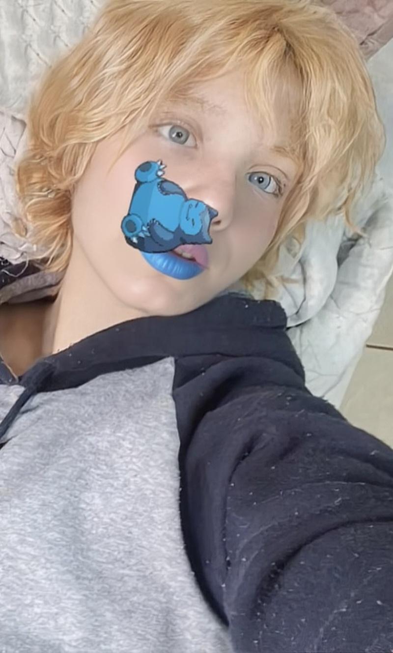 tire-a-figurinha-azul-do-rosto-dessa-pessoa-7a77ubdeyv