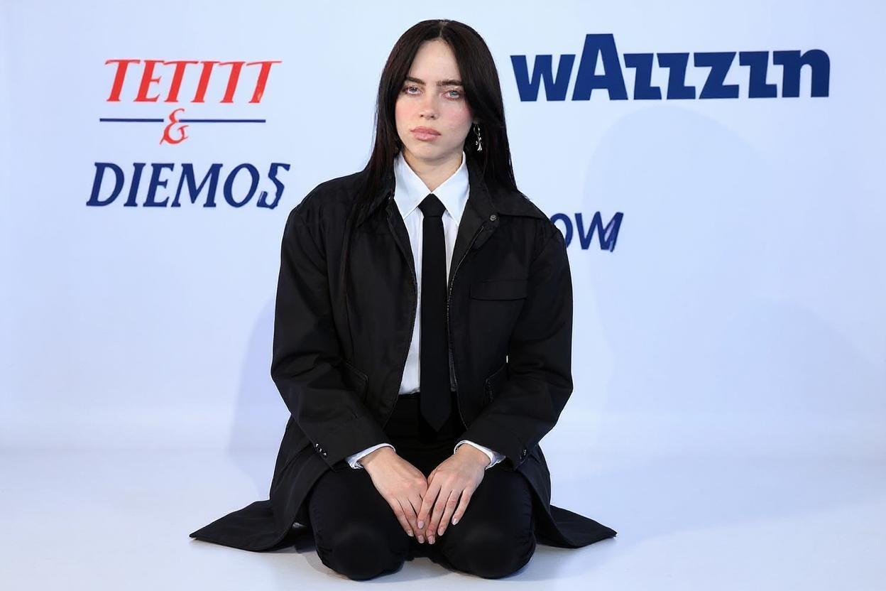 the-woman-is-kneeling-on-the-floor-1-pep404mibb