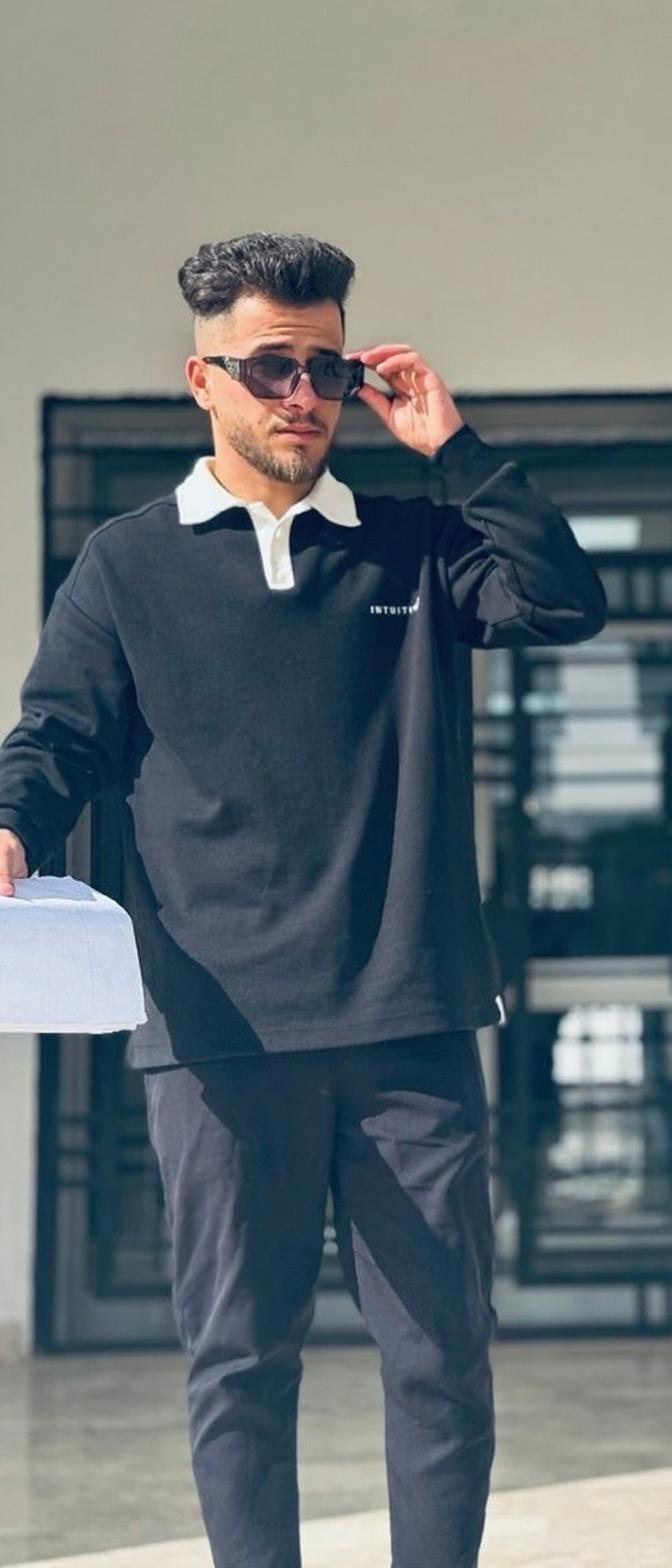 اريد تعديل الصورة بطريقة احترافية وتوسيعها وجعلها بمقاس 4:3 تتغير لون السروال الى الاسود داكن