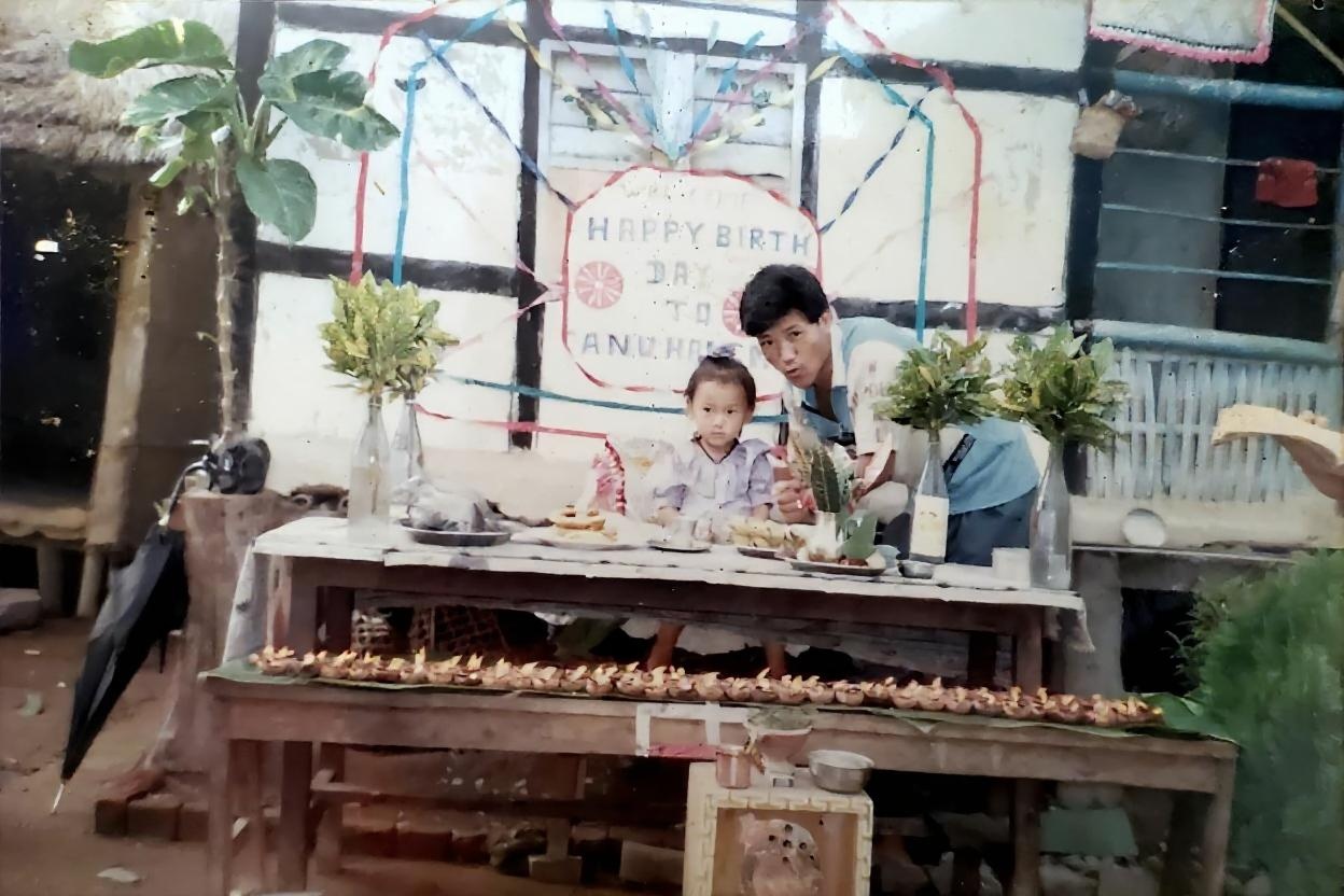 this-is-a-photo-of-an-old-photo-clean-it-7k8s28rfl
