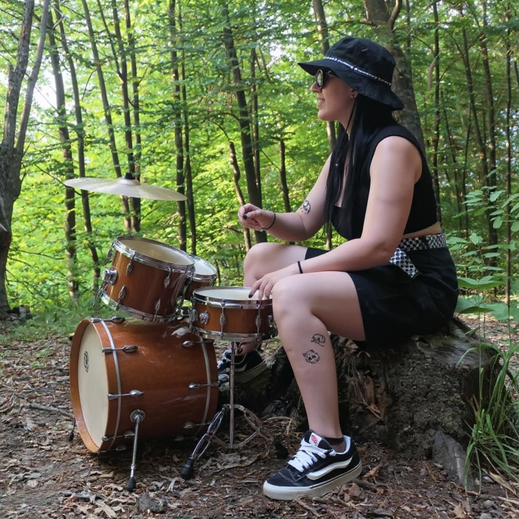 side-view-the-girl-is-playing-drums-a-9719a8dfr7