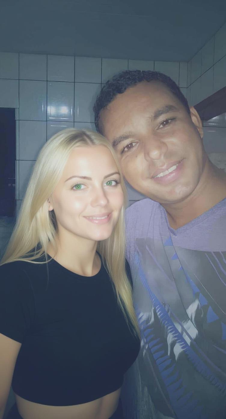crie-com-essa-foto-ela-do-lado-dele-mude-4cysrpko1