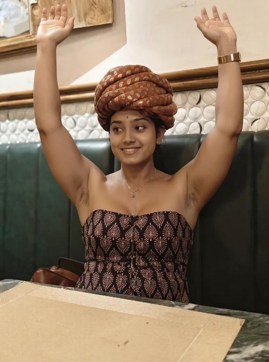 Remove those strips on her shoulders to look beautiful 