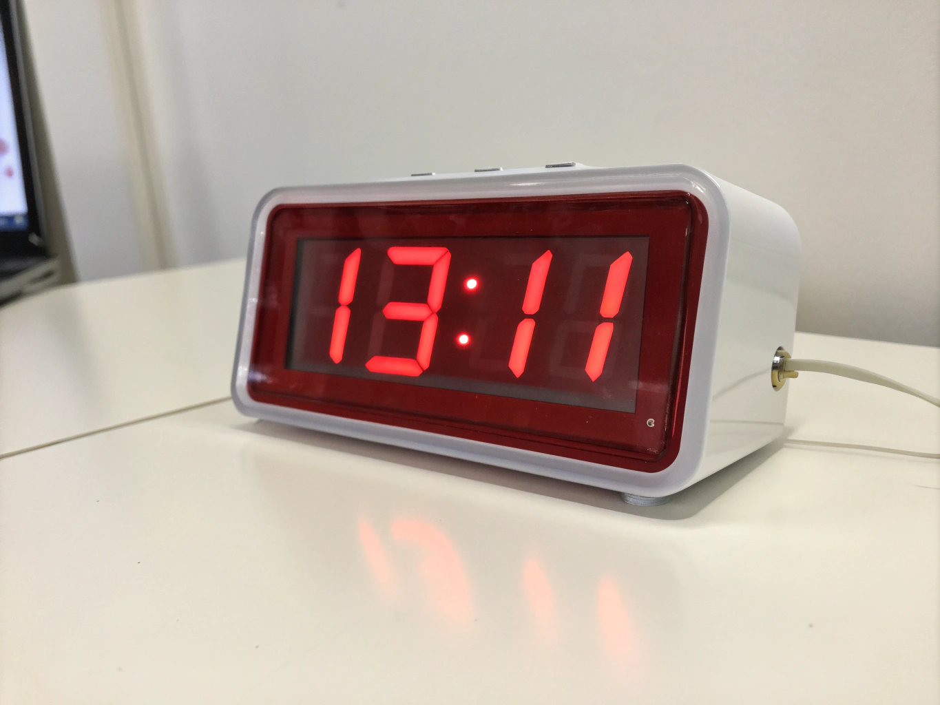 electric-clock-show-1311-in-red-colors-hzi9j65gcw