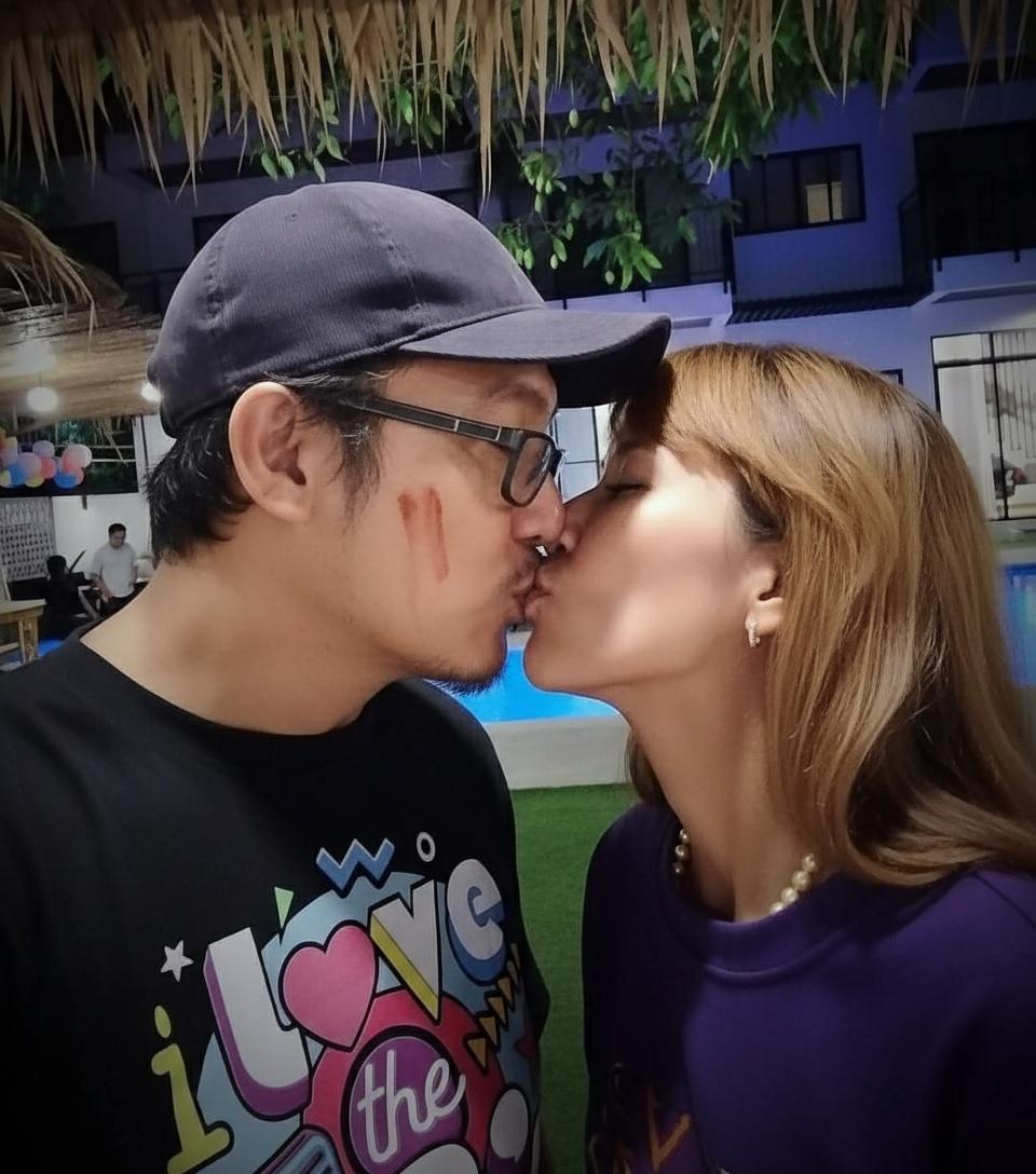 create-an-ai-kissing-image-0pln3y9tsx