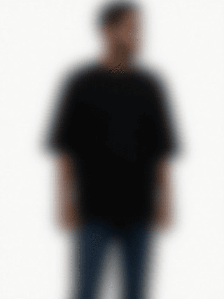 the-image-shows-a-model-wearing-a-black-qagm1i4cpn