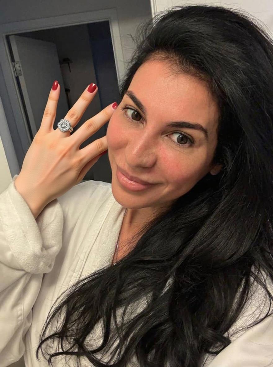 make-her-ring-finger-stick-out-just-like-the-other-0esm6yp8n-2