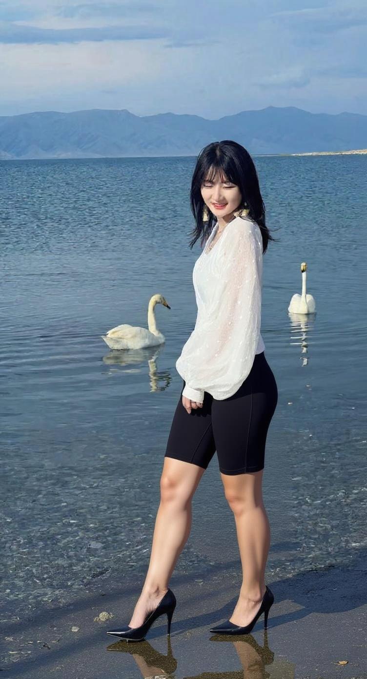 make-her-wears-hot-pants-1-dh1blkcgpz
