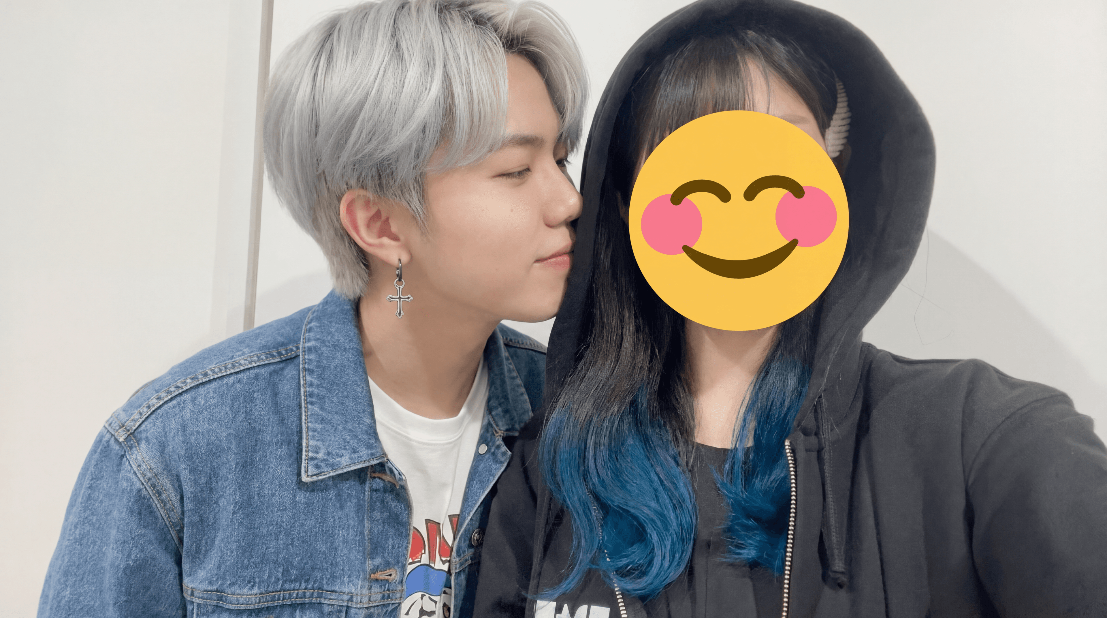 add-man-kpop-idol-on-left-sidewith-light-gray-bgtrkipznx