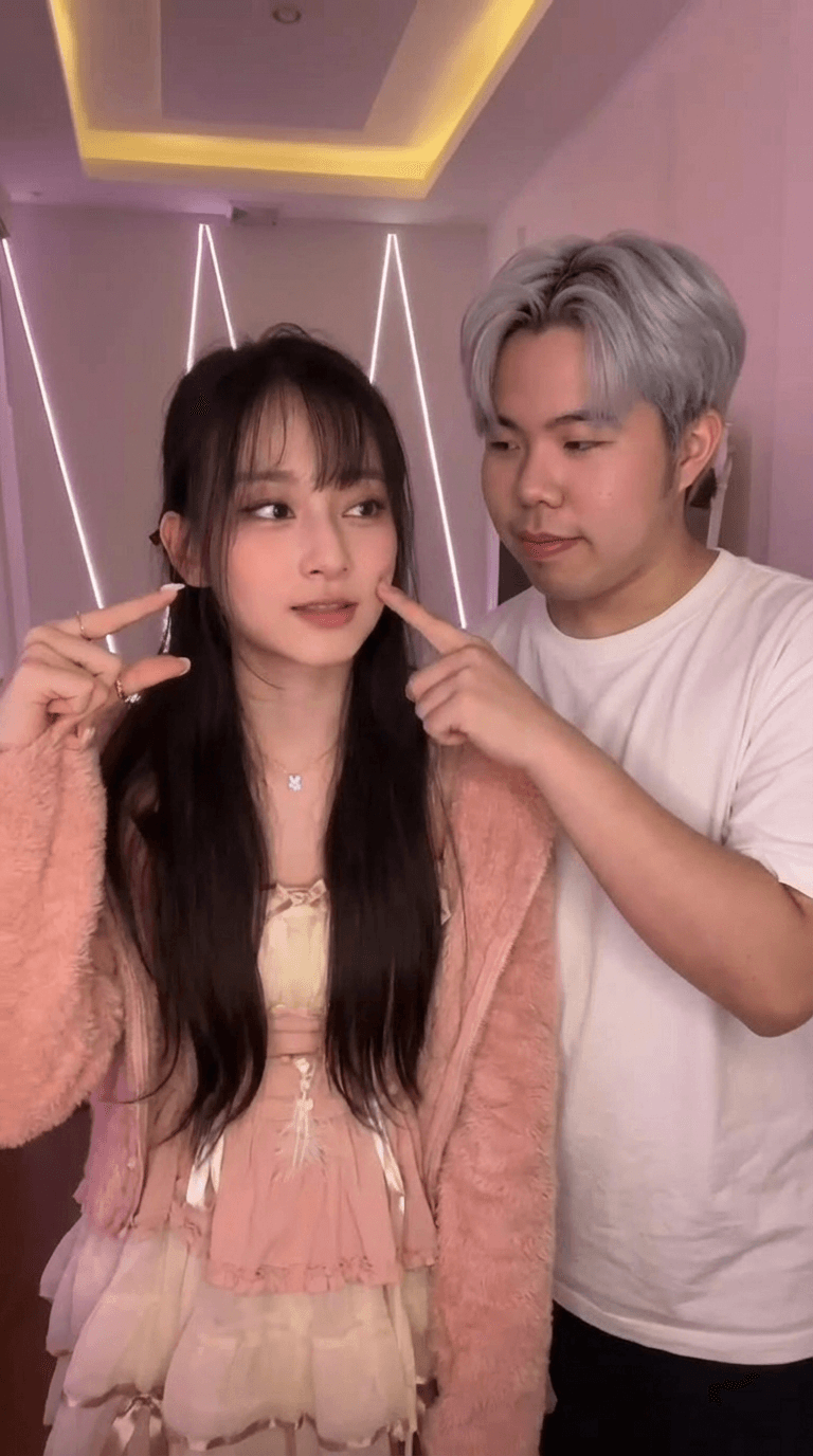 add-man-right-side-with-light-gray-silver-hair-91wp8x9rh6