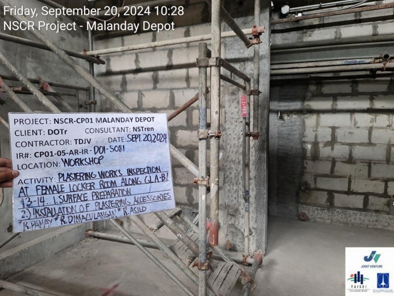 add-a-realistic-scratch-coat-to-the-plaster-wall-vh0b5om3sb