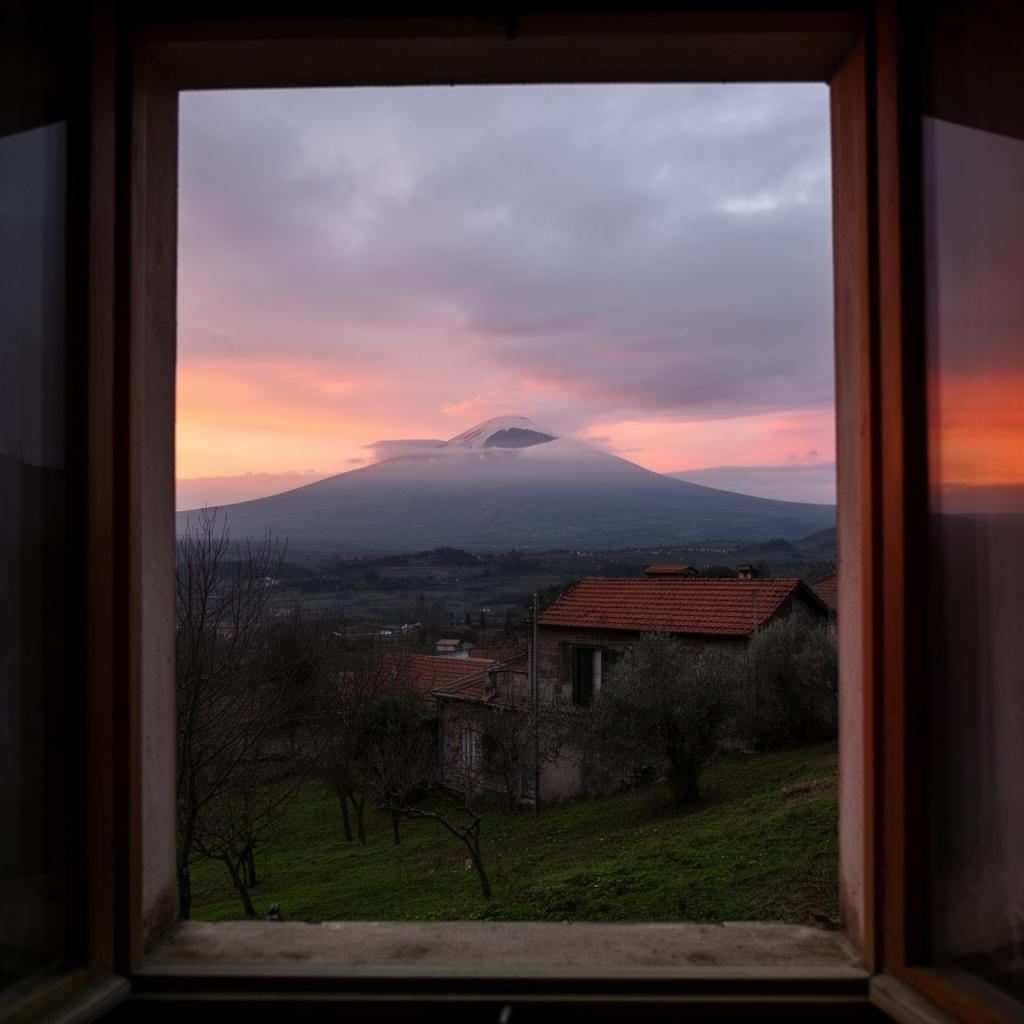 lalba-vista-dalla-finestra-di-una-casetta-di-wxvuvtbc44