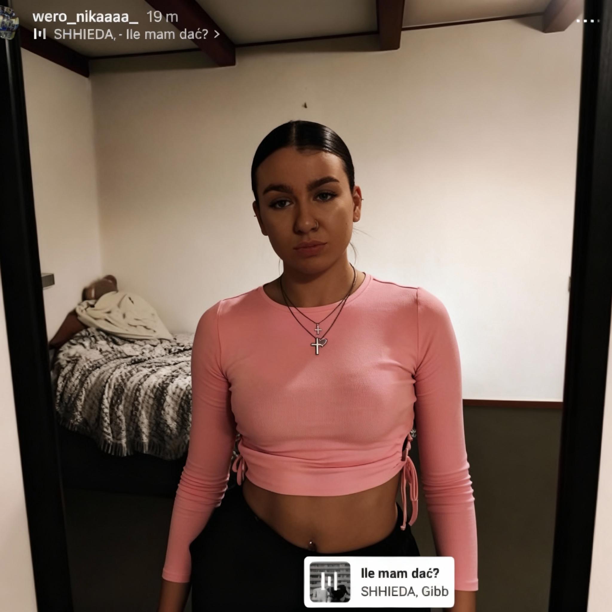 zdjecie-w-staniku-6eyz3dpda7