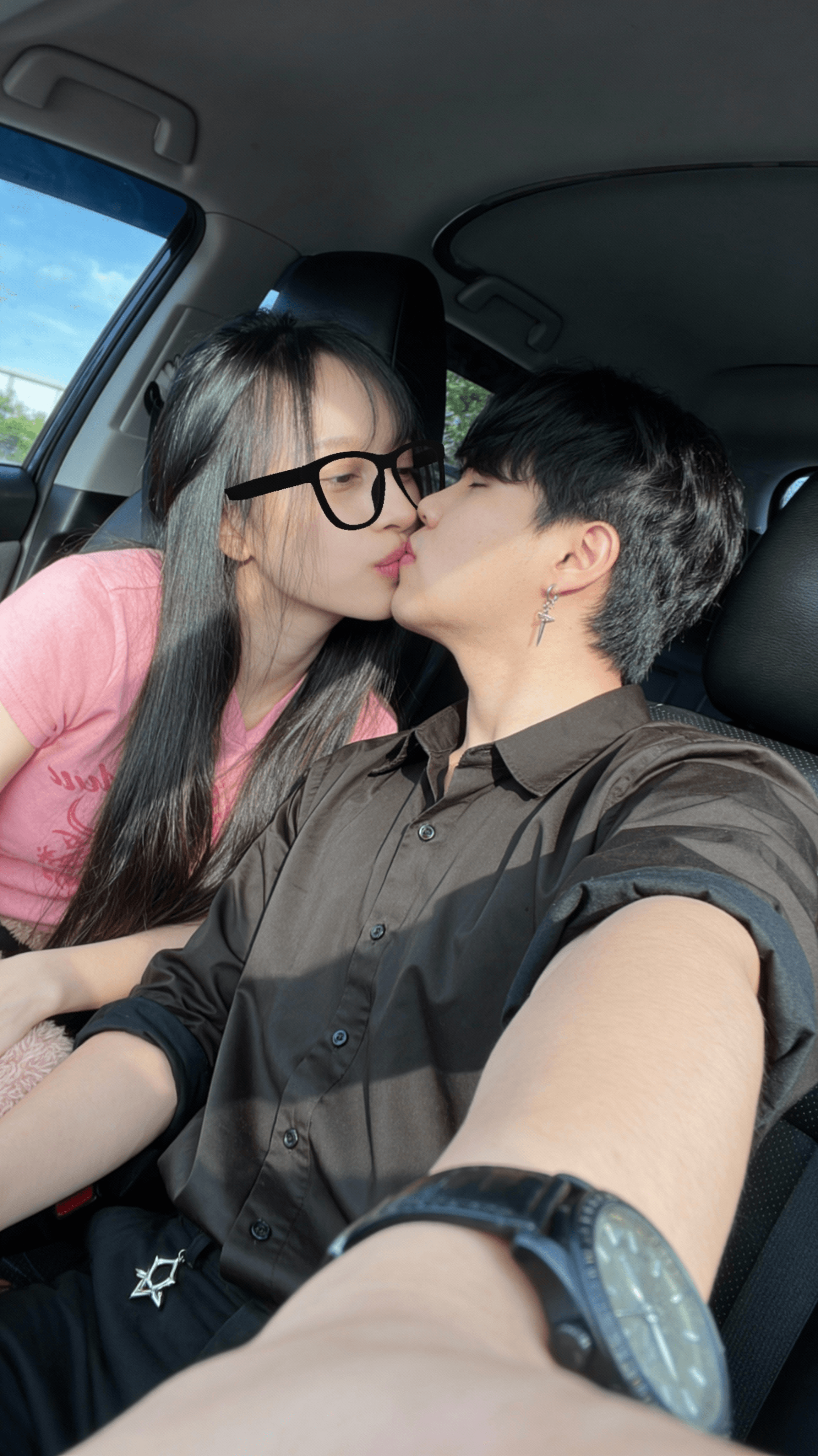 selfie-in-the-car-with-a-romantic-pose-uohuepcrlt