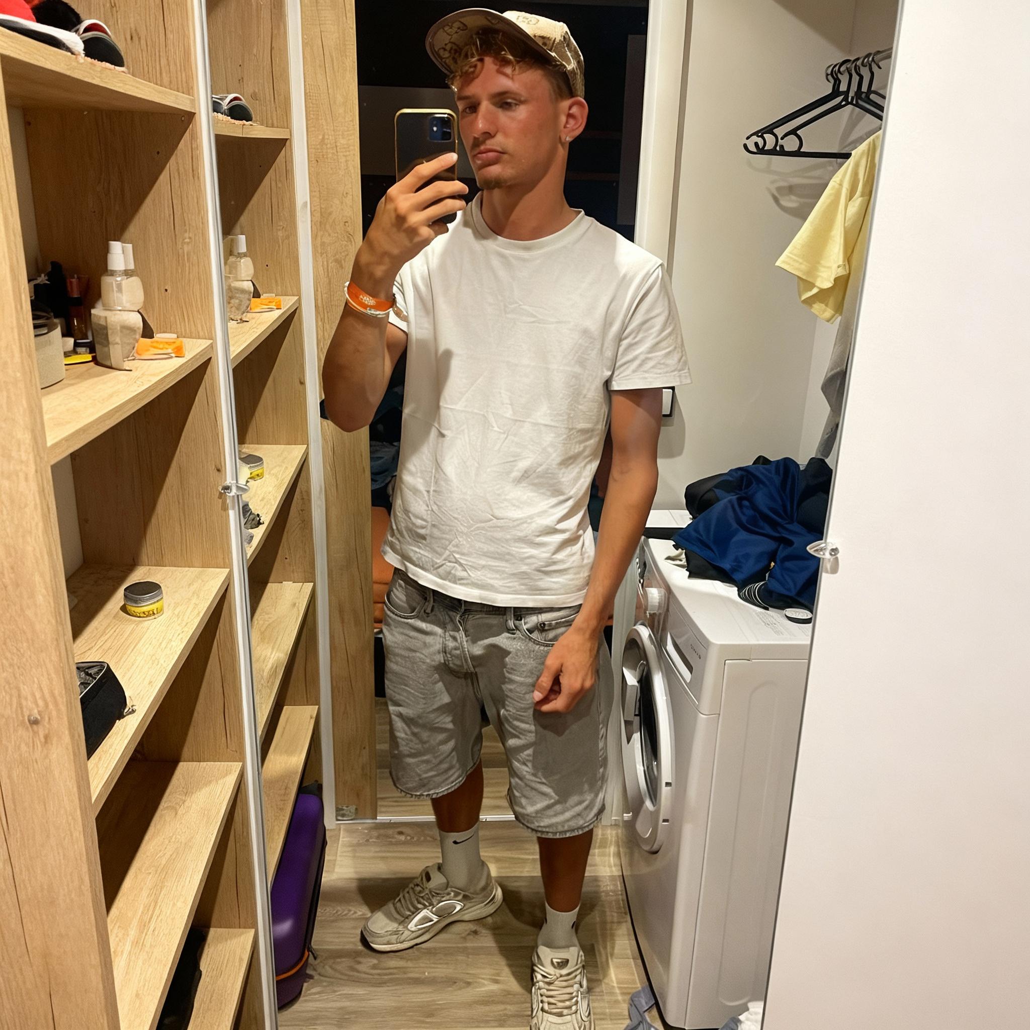 supprime-les-murs-blanc-sur-les-cotes-et-remplace-g4bwq4ptbd