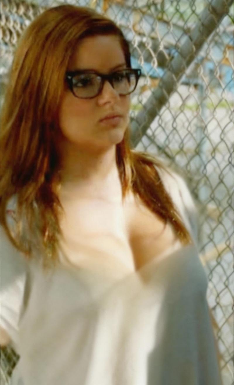 let-me-see-her-without-her-shirt-on-39feyfykn7