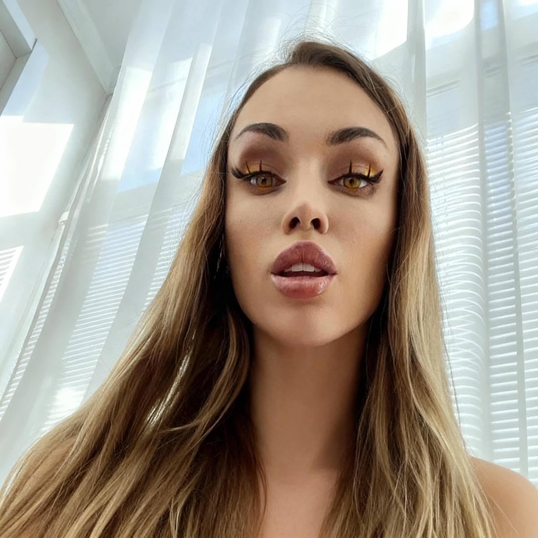 change-both-eyes-to-be-cat-eyes-a-slight-honey-2d6r0wwh64