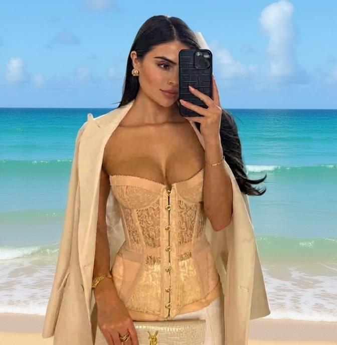 vozmi-etot-korset-kotoryj-odet-na-zhenshine-i-ssdk20rvw8