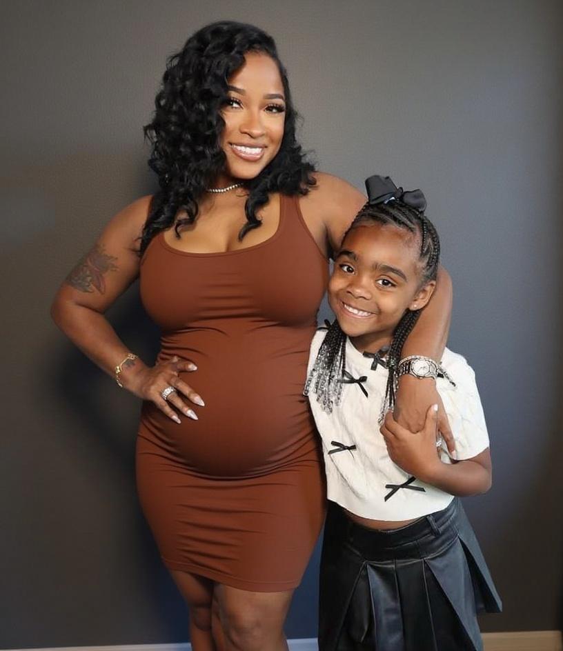 woman-pregnant-and-little-girl-holding-her-mom-mrfei2l7ci