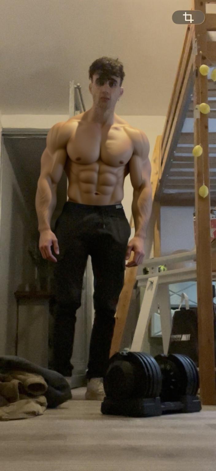 a-little-muscle-muscular-9adoonmjlw