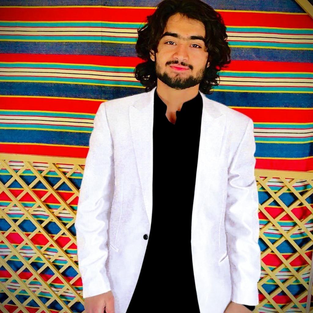 make-me-in-3piece-suit-black-n-white-cinimatic-anro78kmhi