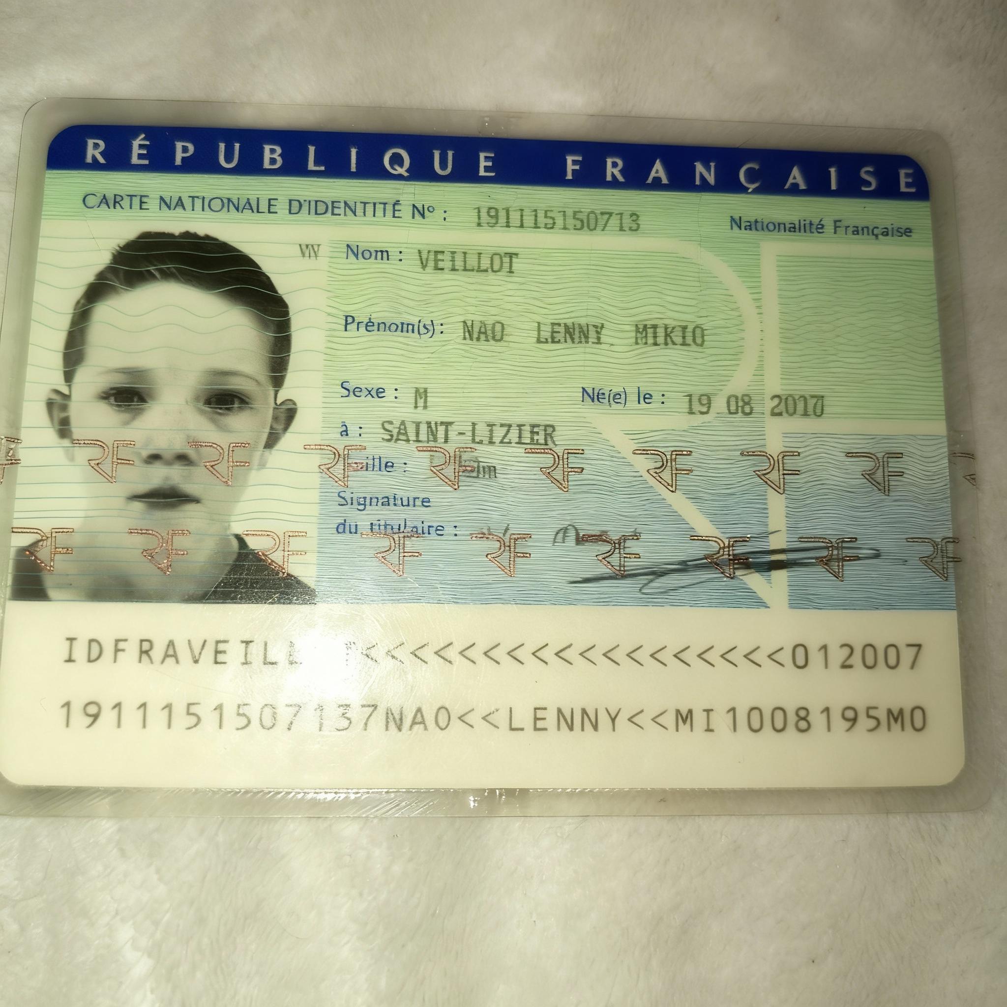 dans-la-partie-nee-le-19082010-change-2010-par-i8mwh7scmq