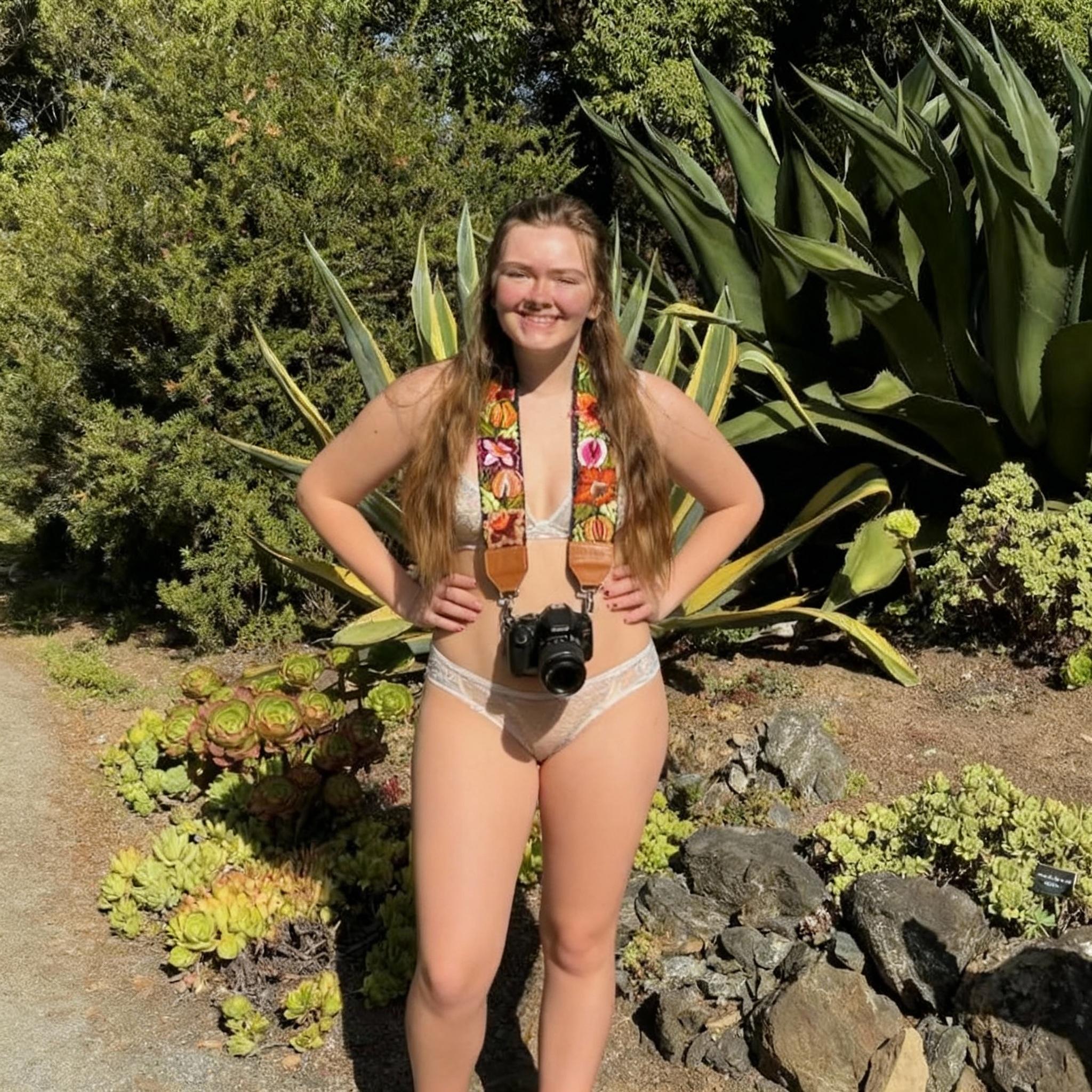 she-changes-clothes-to-lingerie-v39j8iexft