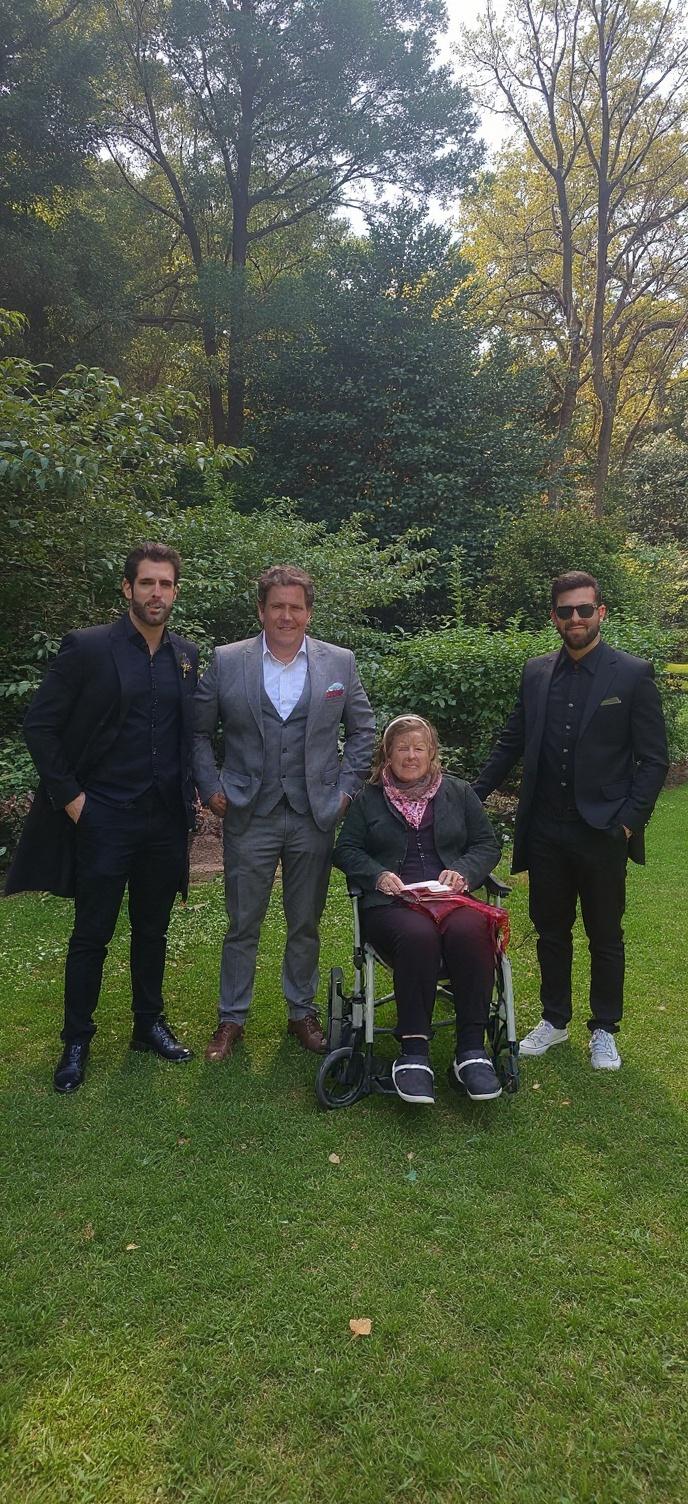 cambiar-ropa-por-trajes-elegantes-y-cambiar-fondo-kmjbgem3c2