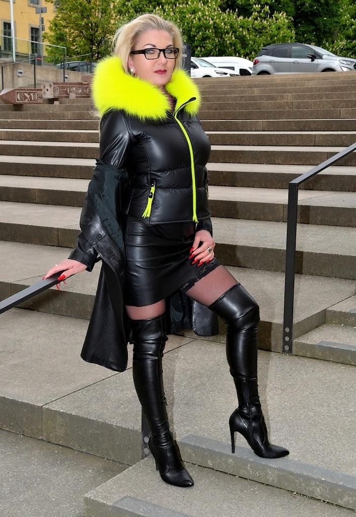 hintergrund-und-frau-kompleet-unverandert-aber-neu-tshhr0l4d