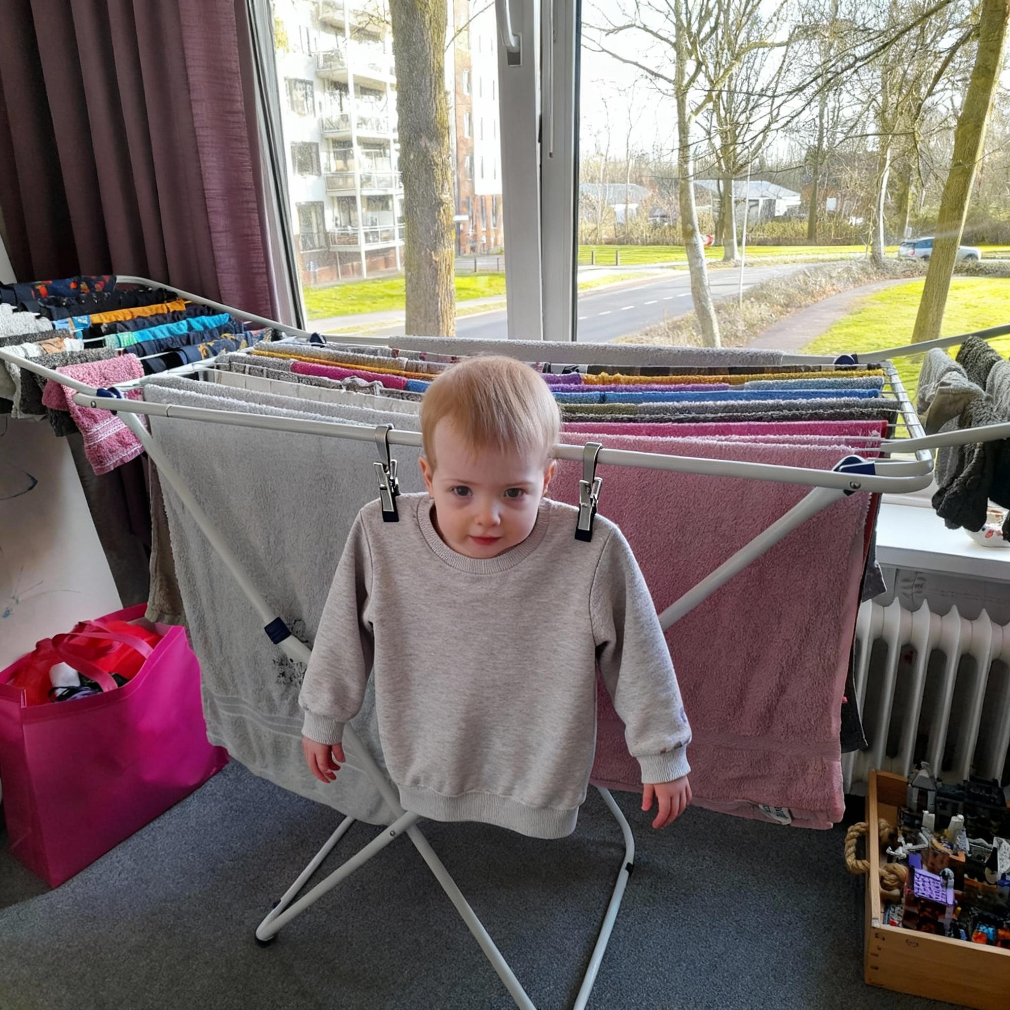 zou-je-het-kind-met-2-knijpertjes-aan-de-voorste-sab6621ro1