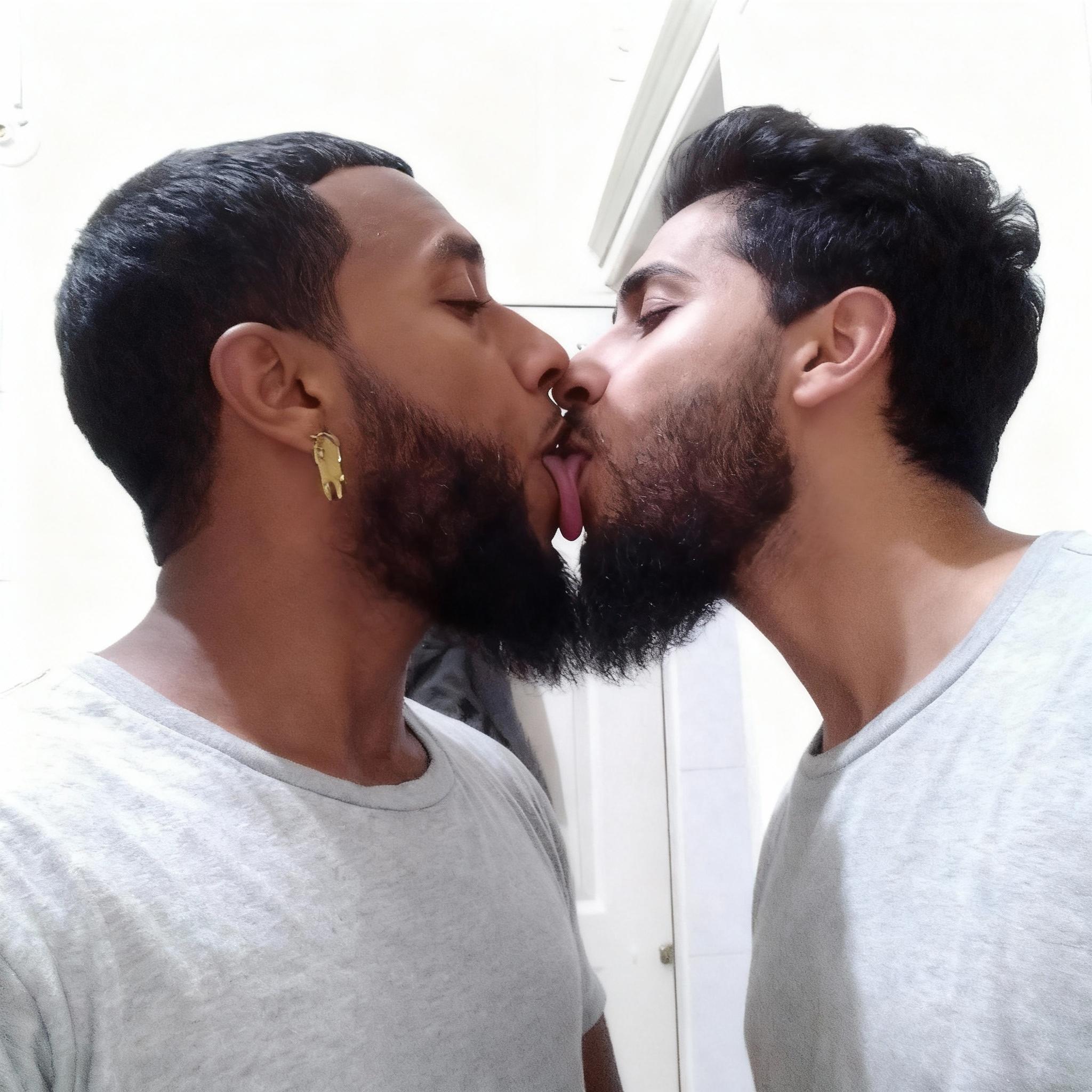 change-to-man-tongue-kissing-another-man-zy3u47cj1n