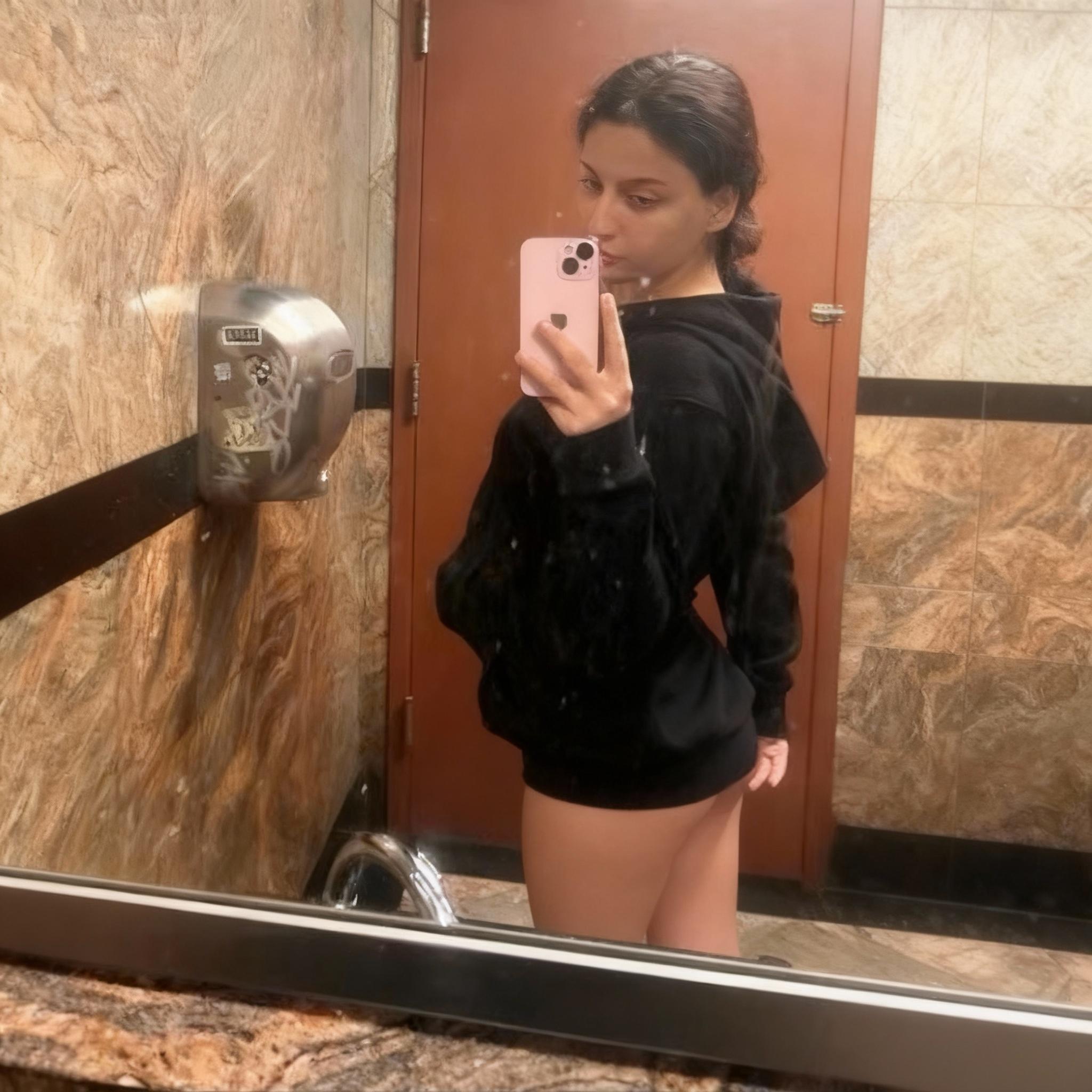 make-her-bottomless-2groyqtds1