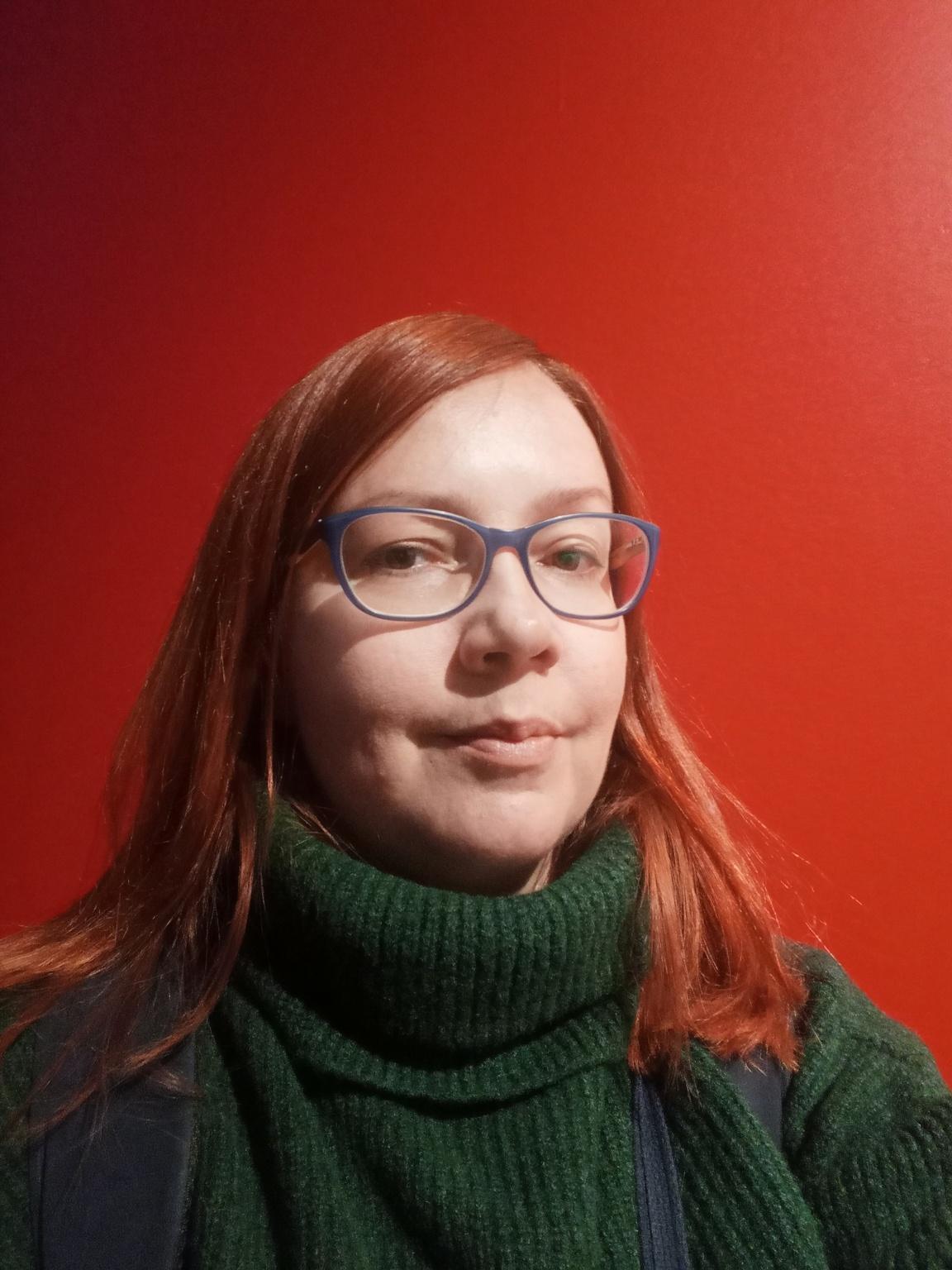 warm-soft-light-eyes-in-focus-smooth-skin-facial-21l834x4gx