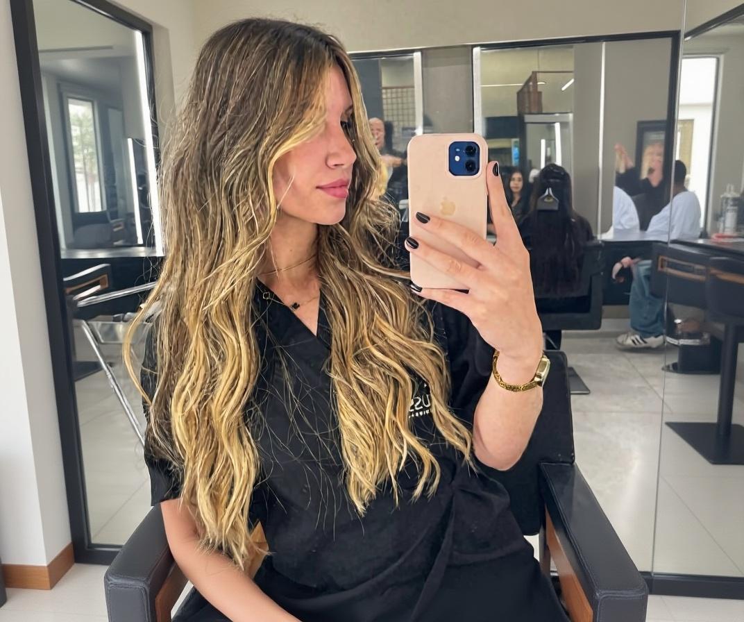 ela-na-sua-casa-descalca-uusbptq3v9