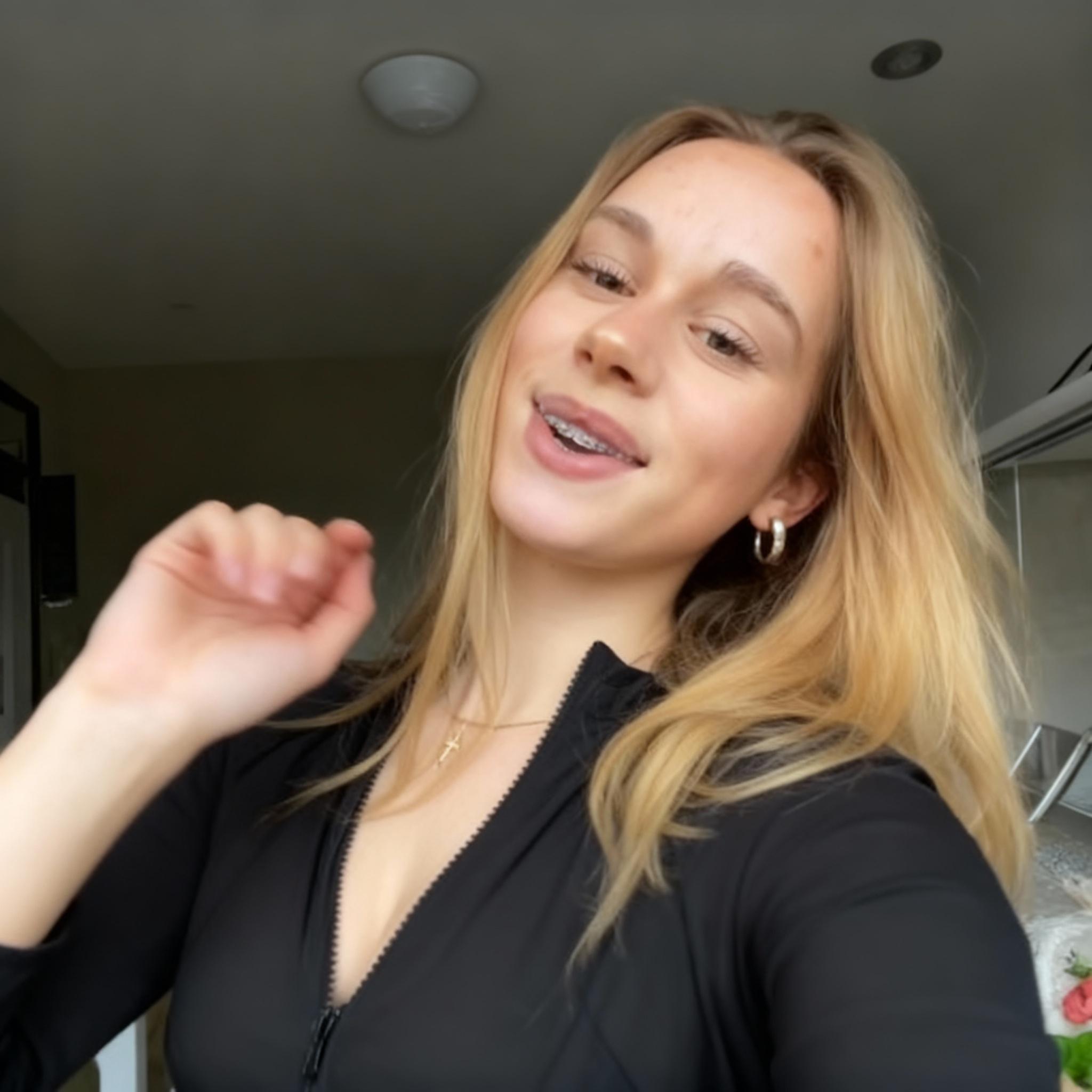 giving-titt-job-y02ojt10go