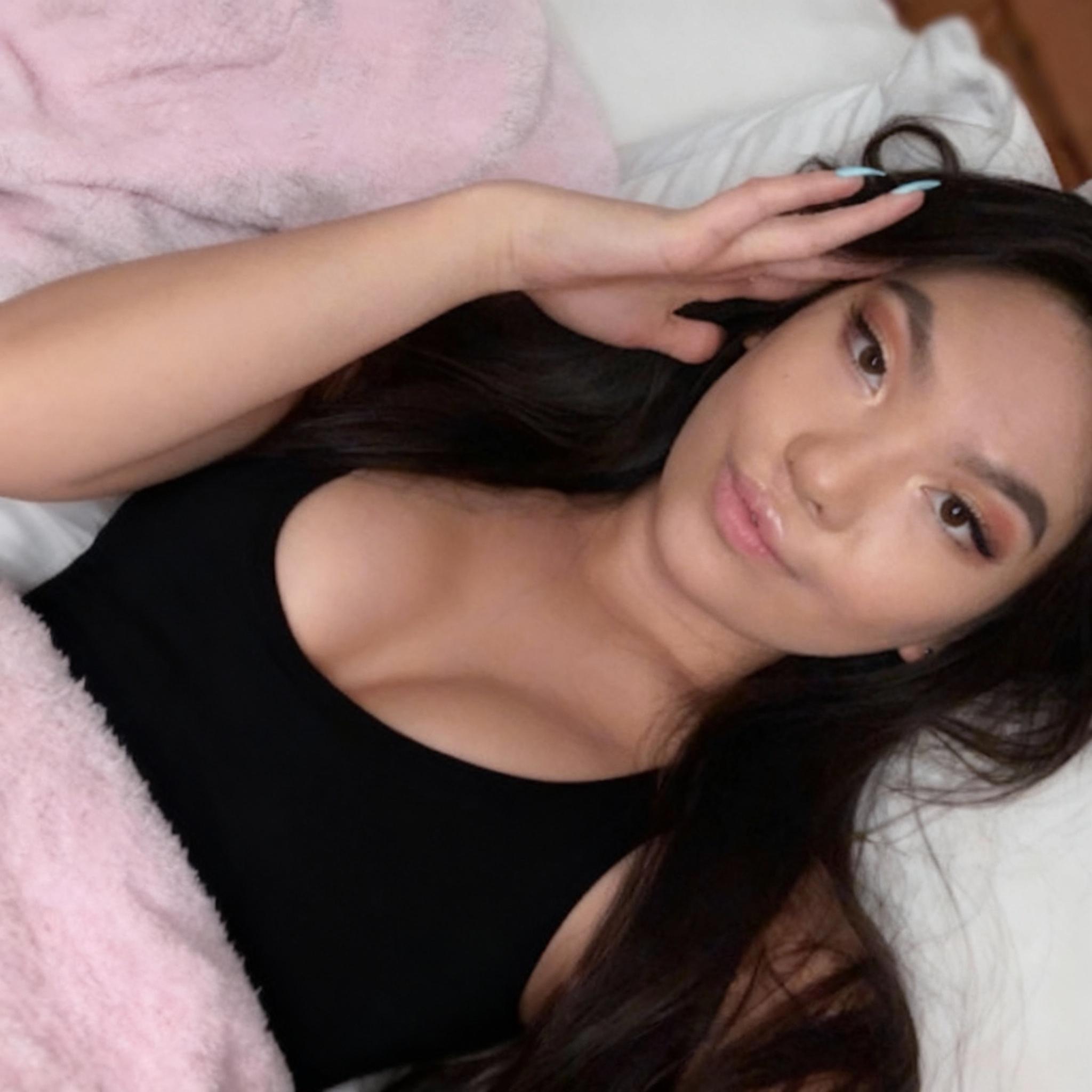 make-the-shirt-black-and-reveal-more-cleavage-auf8032hkj