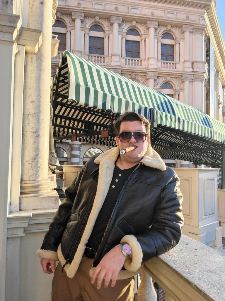 add-a-small-realistic-smoldering-smoking-cigar-in-ens1mnaam0