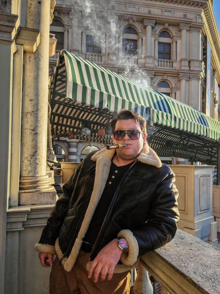 add-a-small-realistic-smoldering-and-smoking-cigar-i2dzgmc6q