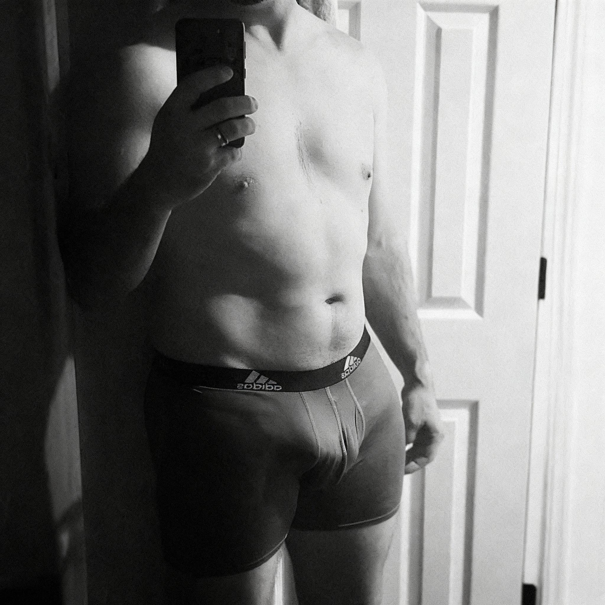 more-defined-abs-slightly-larger-bulge-in-pants-5csdb9rddy