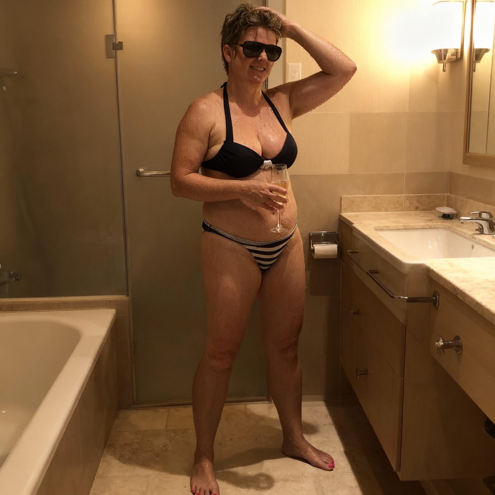 in-bathroom-wet-body-cpmjfvn7yq