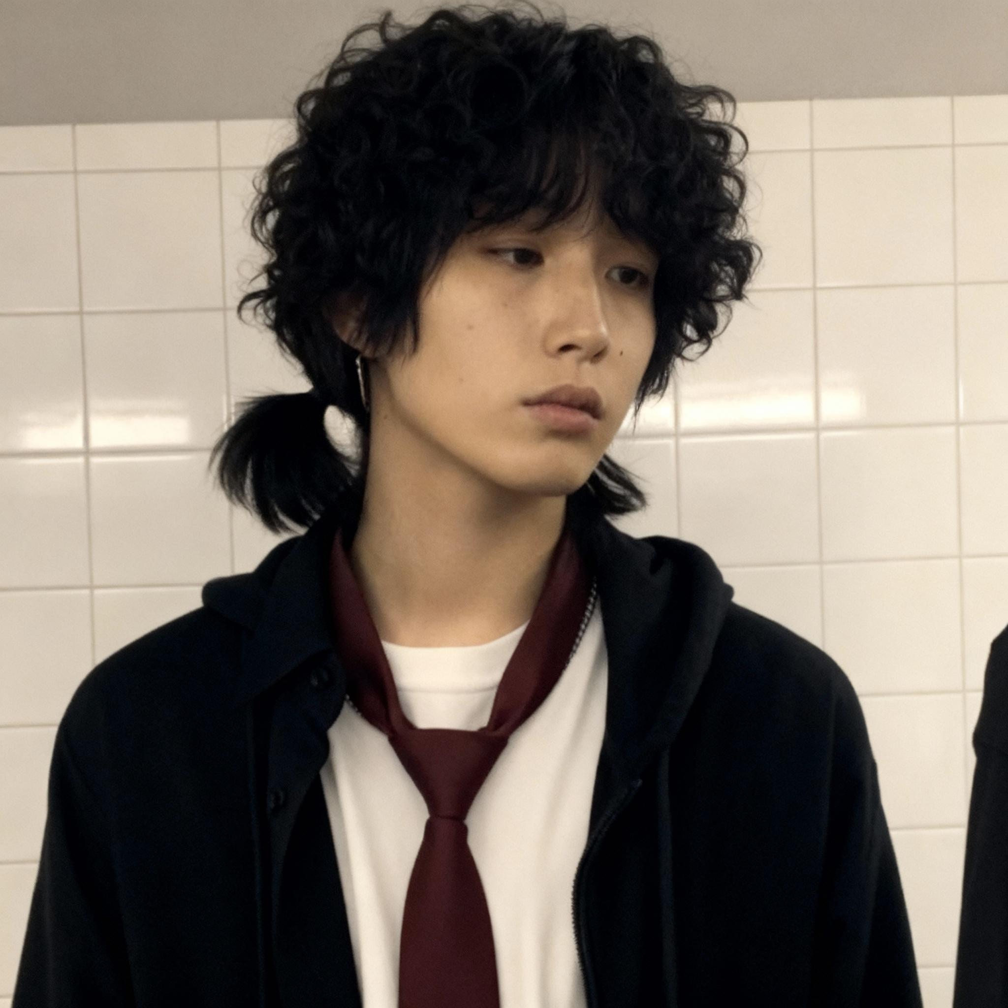 mets-moi-des-cheveux-curly-en-mulet-noir-mi-long-2fsjrnyqjp