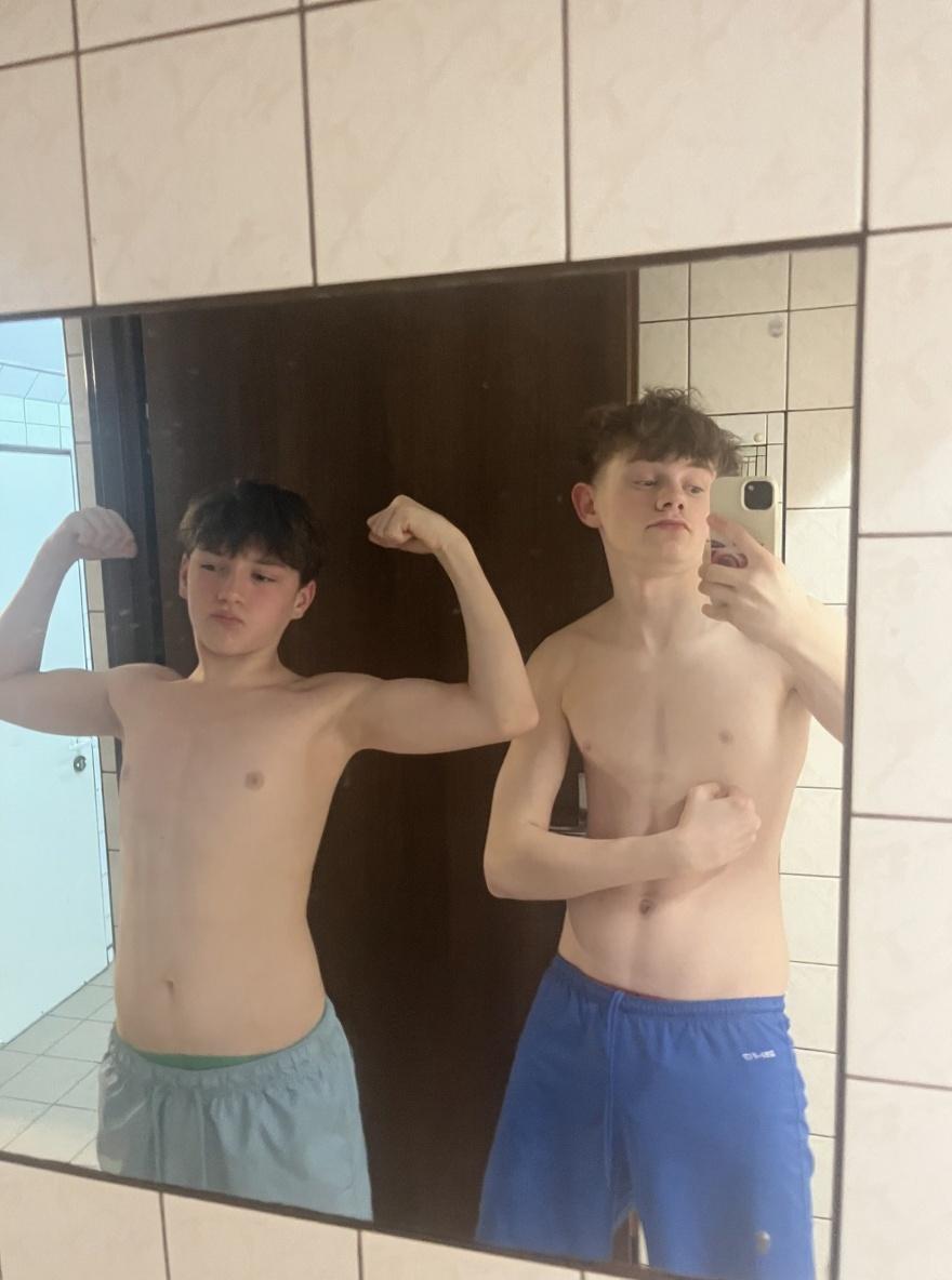 zrob-zeby-mial-z-kolega-wiecej-miesni-w-rekach-i-6-h5rptn94l