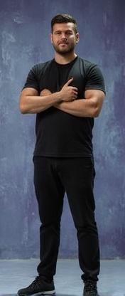 make-the-man-in-the-image-look-real-2sfhyiwqy2