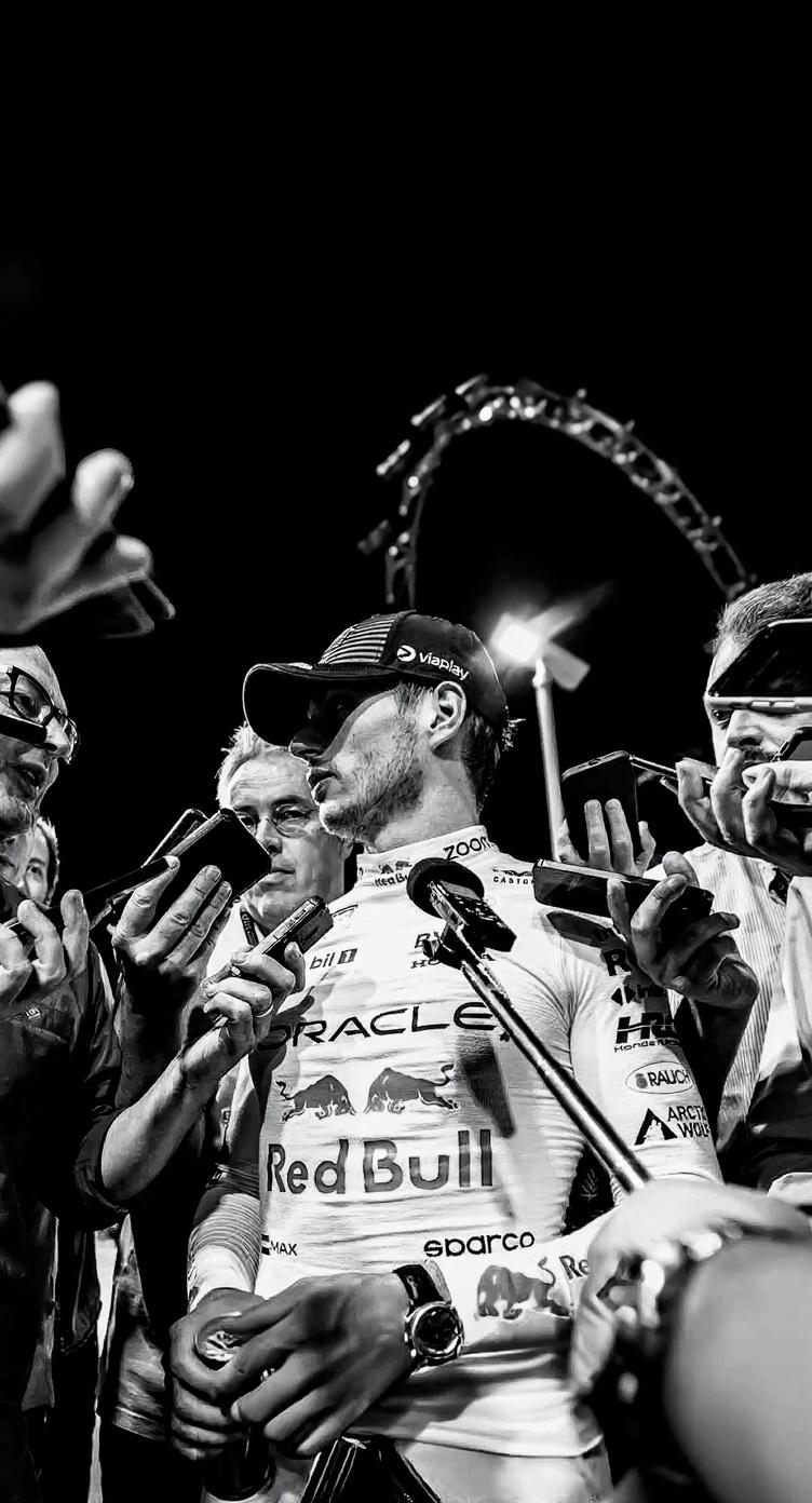 remove-man-from-background-of-max-verstappen-8qscgrlq29