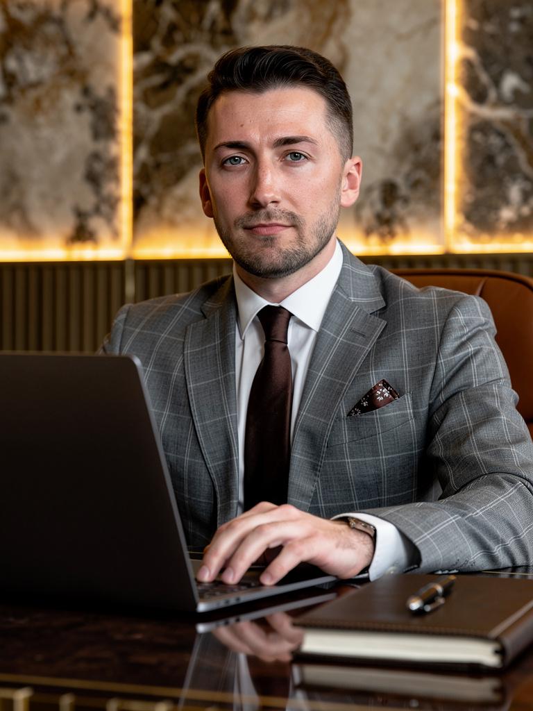 ultra-realistic-cinematic-portrait-of-a-confident-5a0vje9ki5