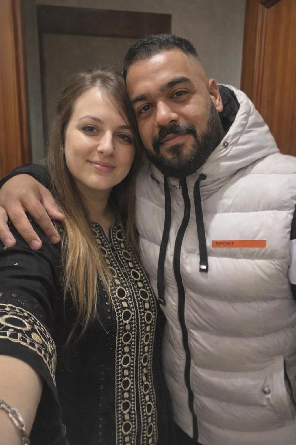 dhaty-ma-alftah-fy-swrh-wahdh-wkanny-maha-fy-5ws8xsnztx